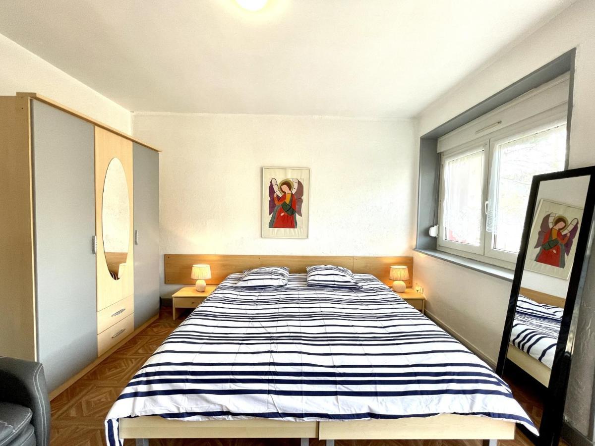 Louis Petite Maison *